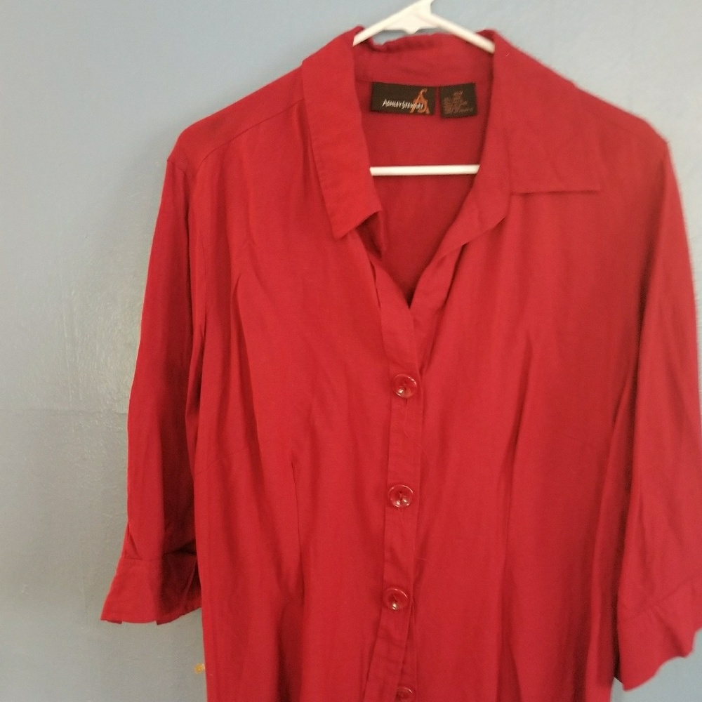 🌟Ashley Stewart button down red v-neck. Size 16W